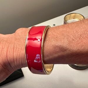 Enamel bangle bracelet with hinge opening